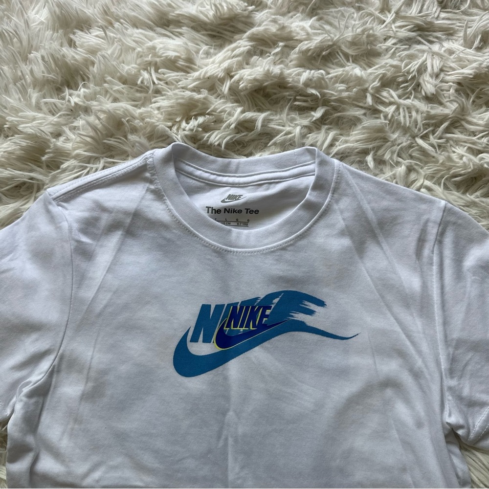 Nike Tees Bundle Of Two New With Tags Size 7 - Picture 3 of 8